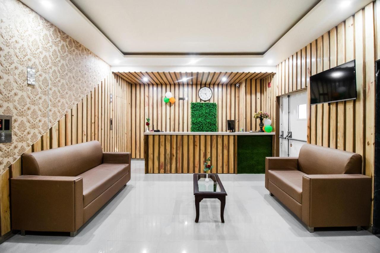 Hotel Grand 81 Faridabad Esterno foto