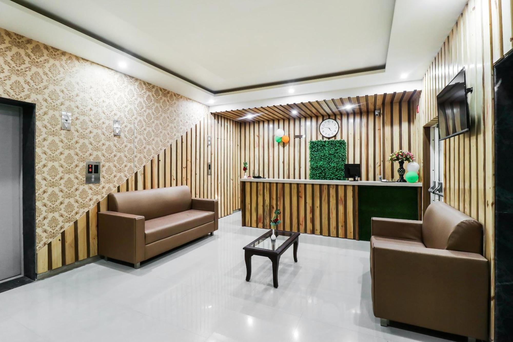 Hotel Grand 81 Faridabad Esterno foto