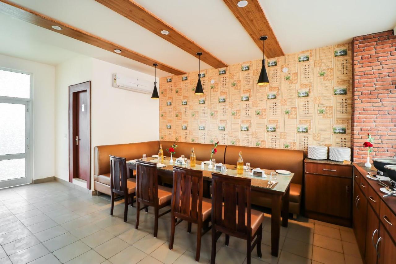 Hotel Grand 81 Faridabad Esterno foto