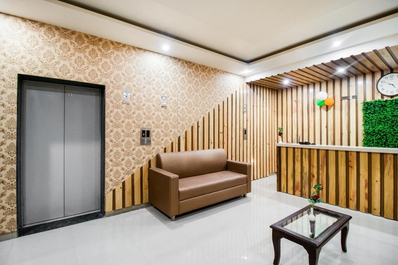 Hotel Grand 81 Faridabad Esterno foto
