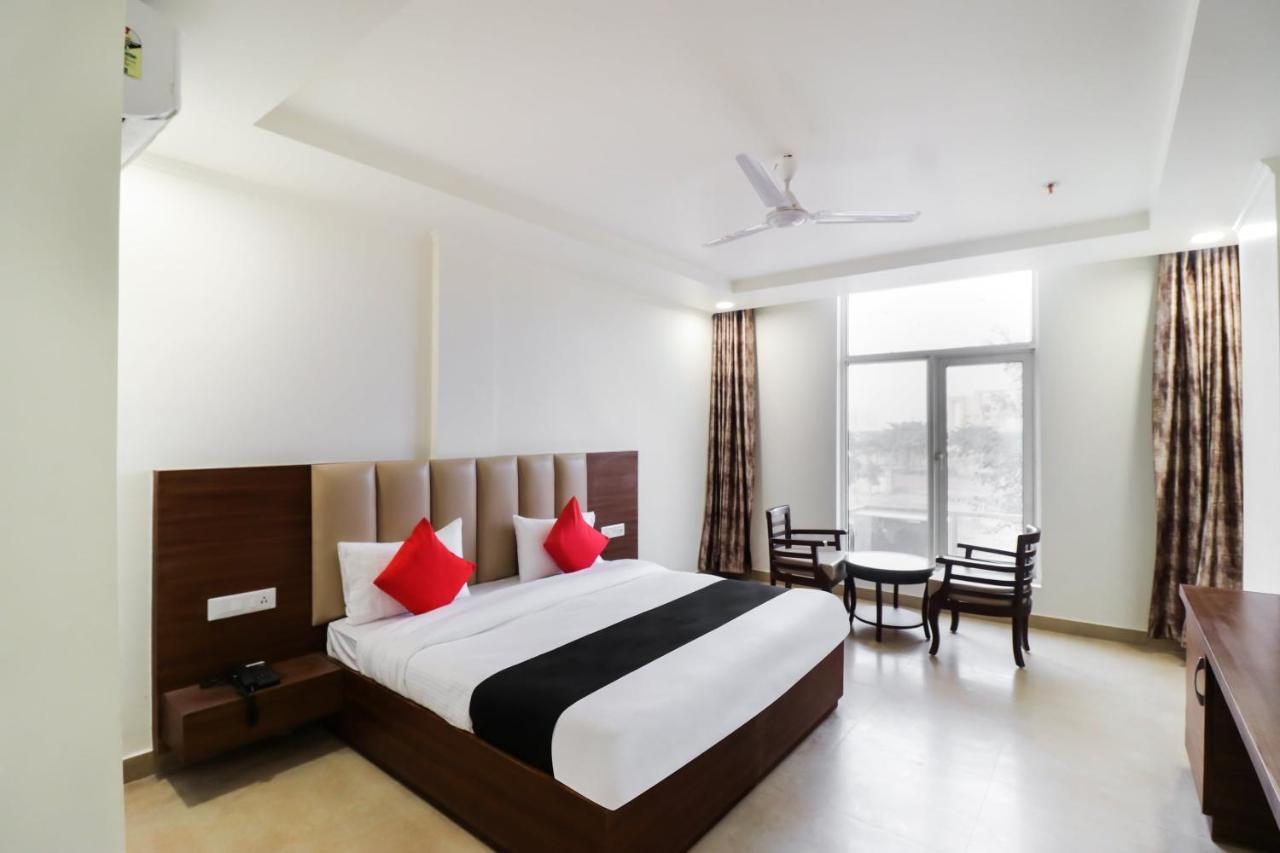 Hotel Grand 81 Faridabad Esterno foto