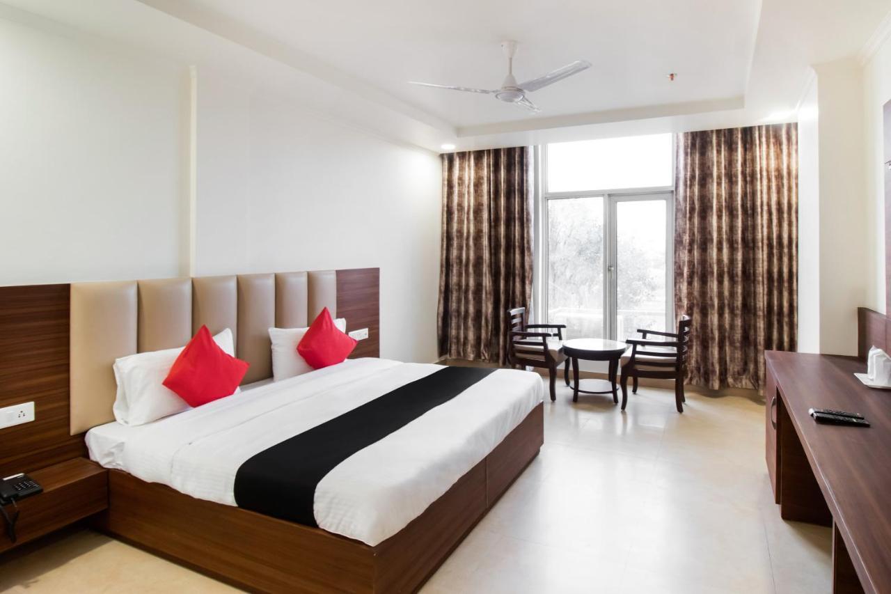 Hotel Grand 81 Faridabad Esterno foto