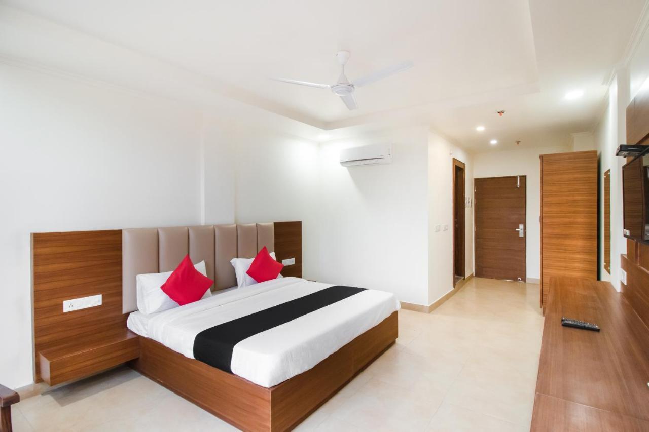 Hotel Grand 81 Faridabad Esterno foto
