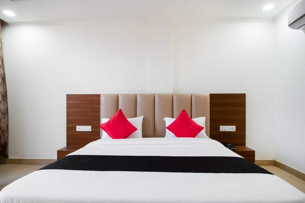 Hotel Grand 81 Faridabad Esterno foto