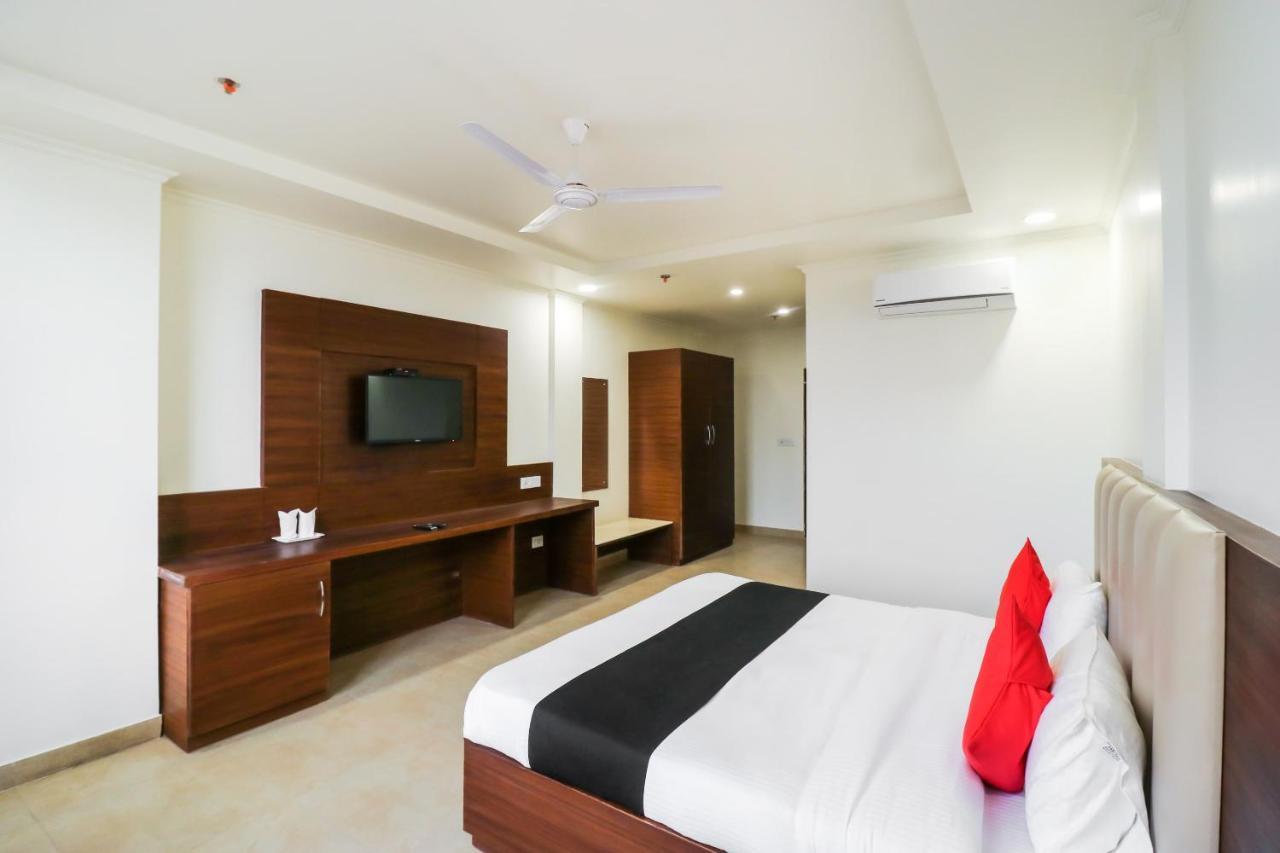 Hotel Grand 81 Faridabad Esterno foto
