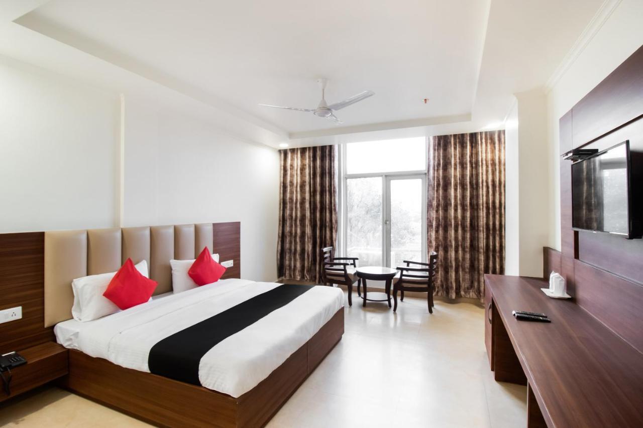 Hotel Grand 81 Faridabad Esterno foto