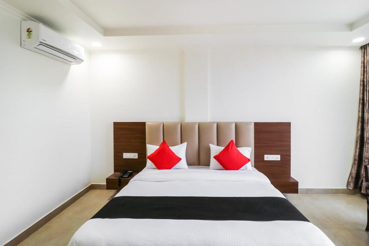 Hotel Grand 81 Faridabad Esterno foto